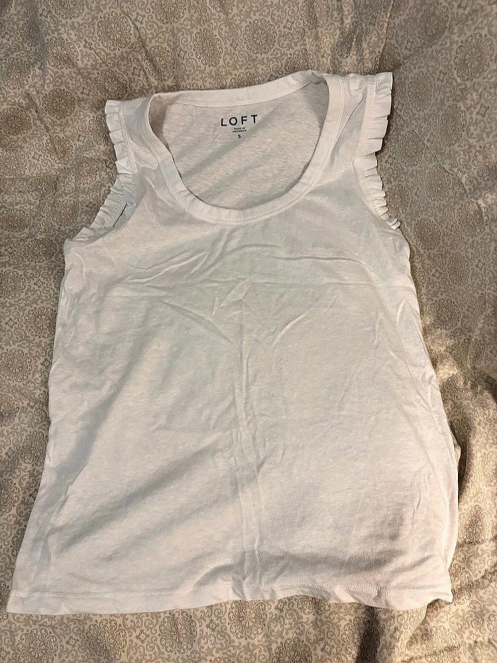 LOFT Ruffle Shoulder Tank Top in White Size Small Like New